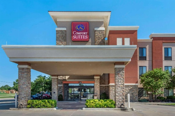 Comfort Suites Manhattan image 1